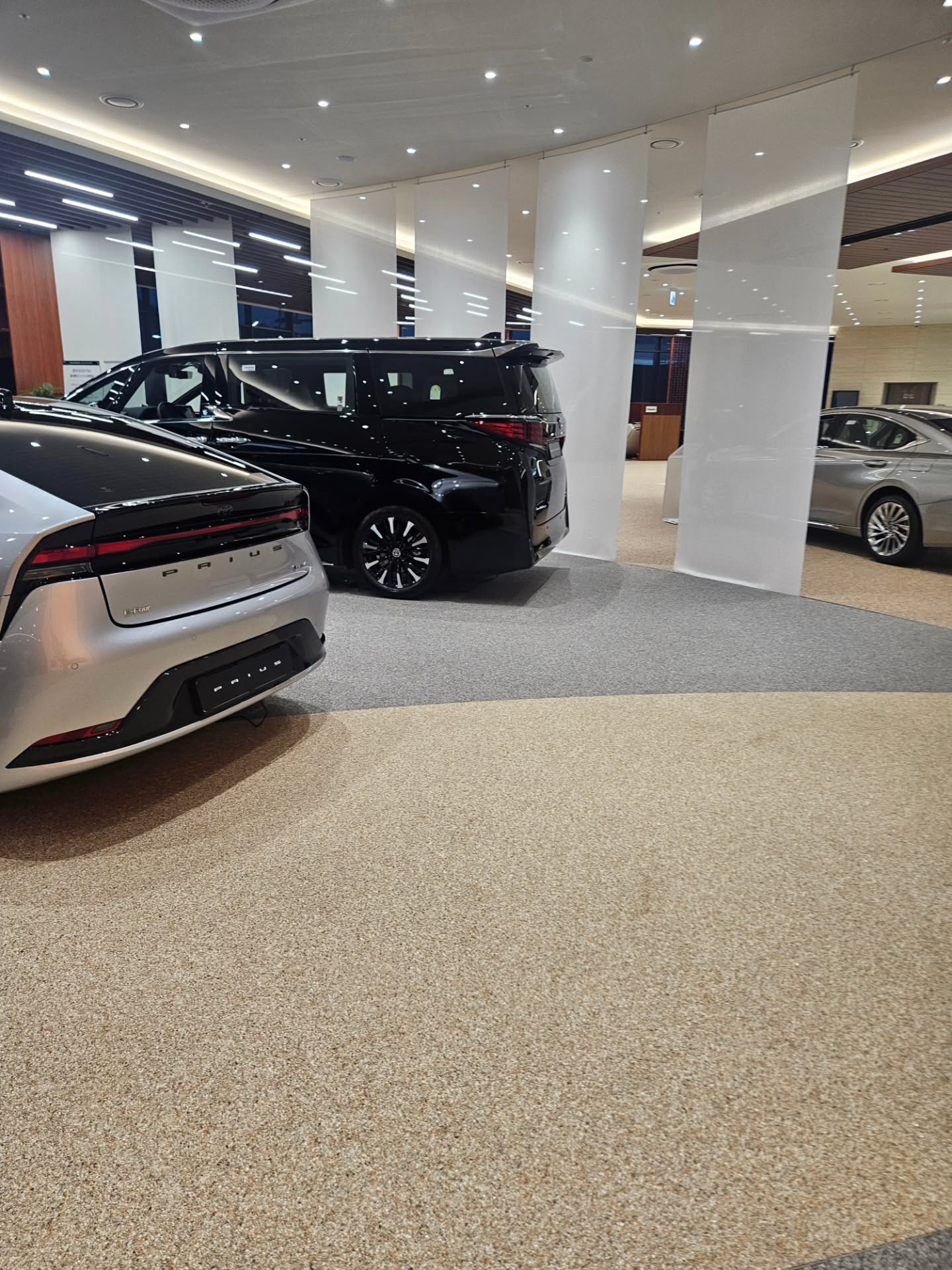 美蒂石丰田 & 雷克萨斯豪华汽车展厅地坪案例 | Meidis Resin Binder Toyota & Lexus Showroom Floor Case - 套装图