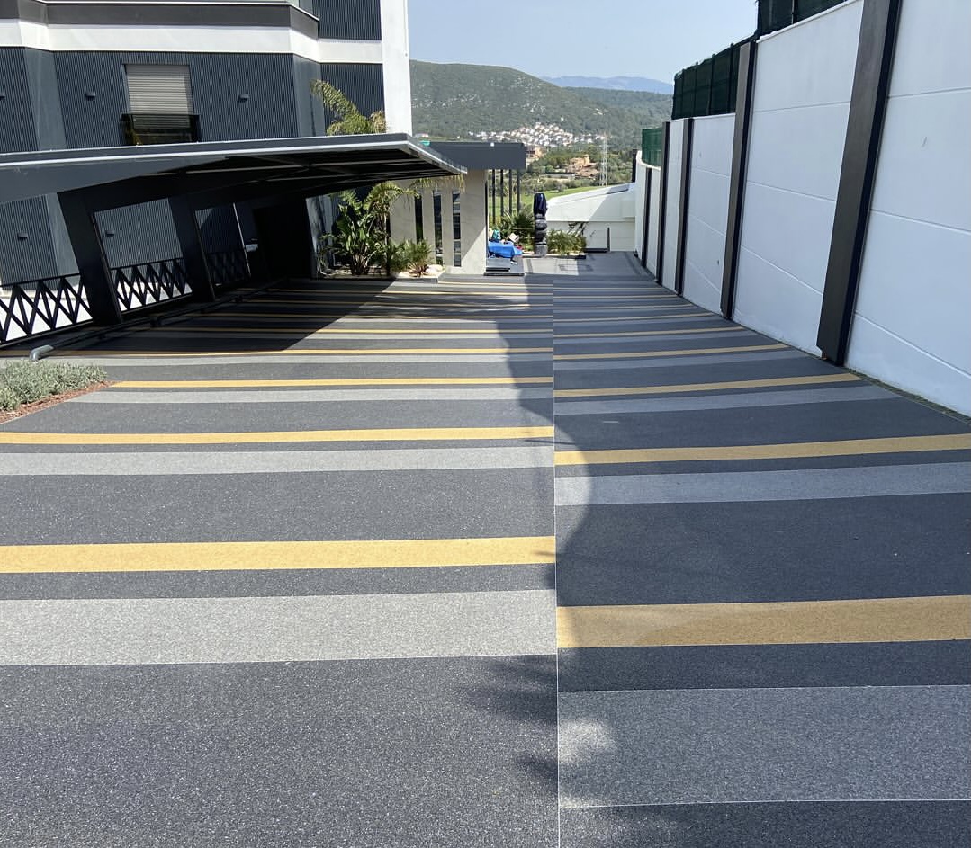 美蒂石现代别墅车库坡道多色拼色地坪案例 | Meidis Resin Binder Villa Driveway Multi-Color Pavement - 套装图
