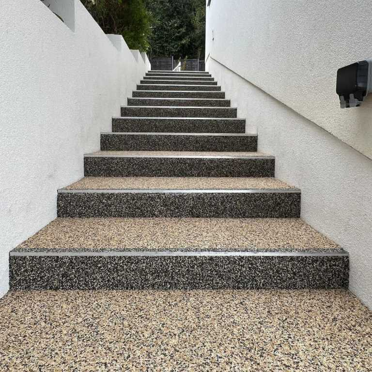 美蒂石双色撞色长阶梯庭院地坪案例 | Meidis Resin Binder Two-Color Long Stair Pavement Case