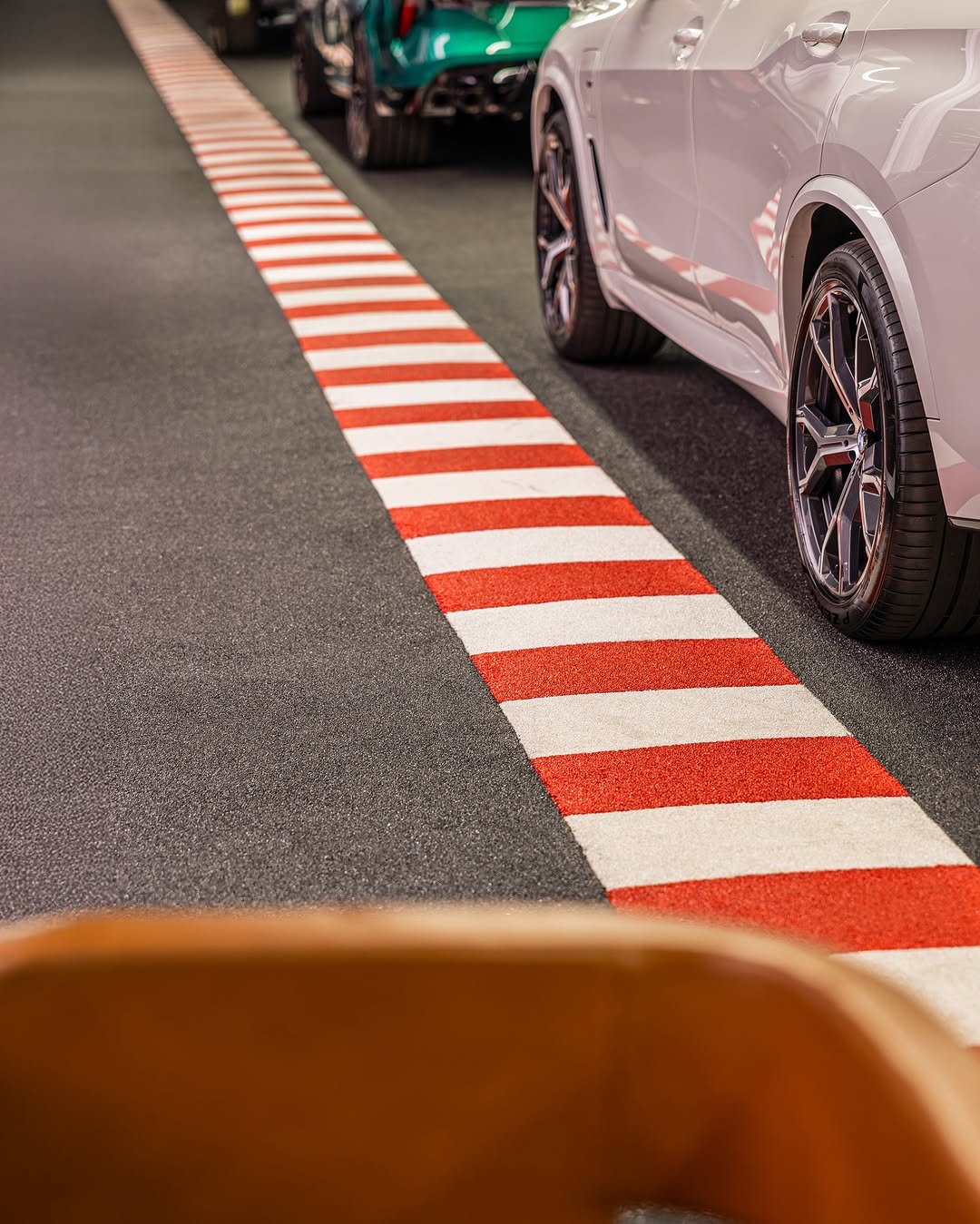 美蒂石高端超跑展厅地坪案例 | Meidis Resin Binder Supercar Showroom Floor Case - 套装图