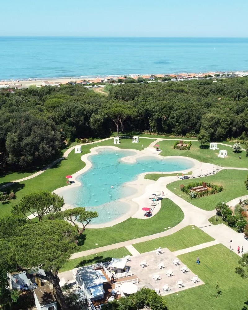 美蒂石滨海度假泳池原生砾石露台 | Meidis Luxury Coastal Resort Organic Aggregate Pool Deck