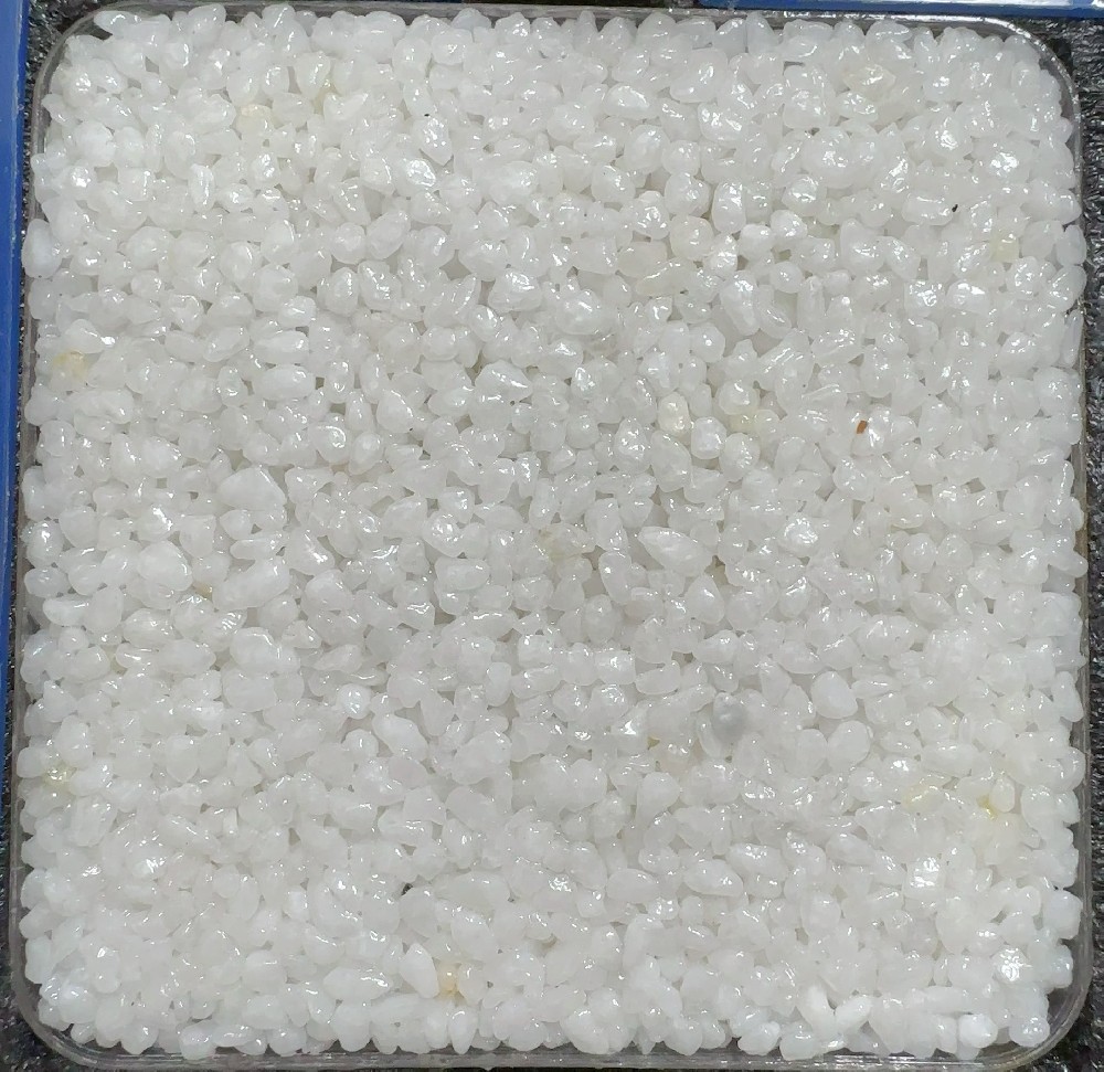 霜白凝玉