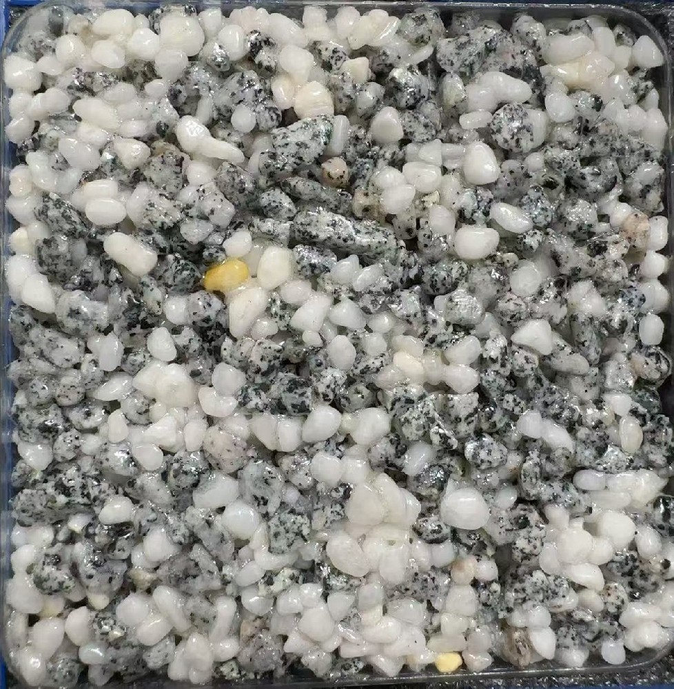 墨岩融白
